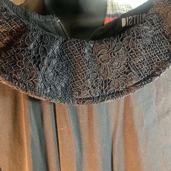 Beautiful goth dress. Never worn UK imported.zipper in back. Very chic! XoXo. - Picture 5 of 7